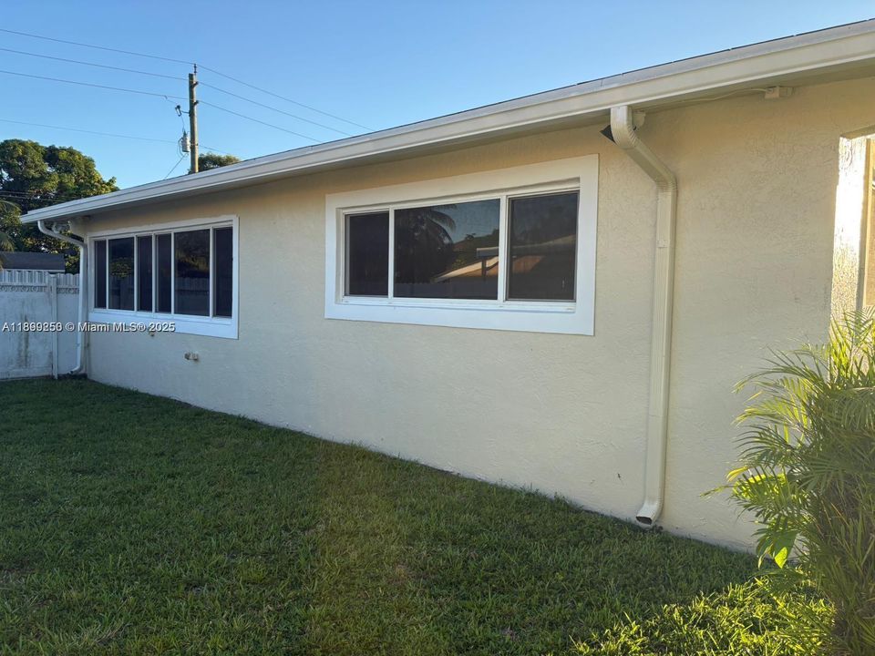 Recently Sold: $499,900 (4 beds, 2 baths, 1962 Square Feet)