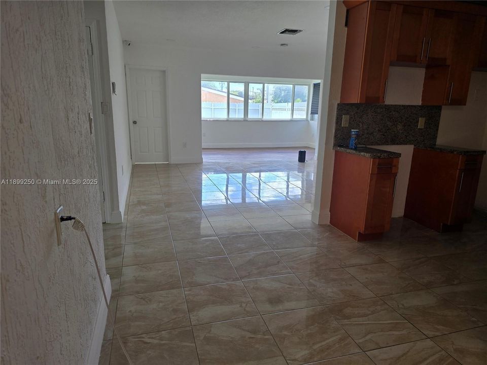 Recently Sold: $499,900 (4 beds, 2 baths, 1962 Square Feet)