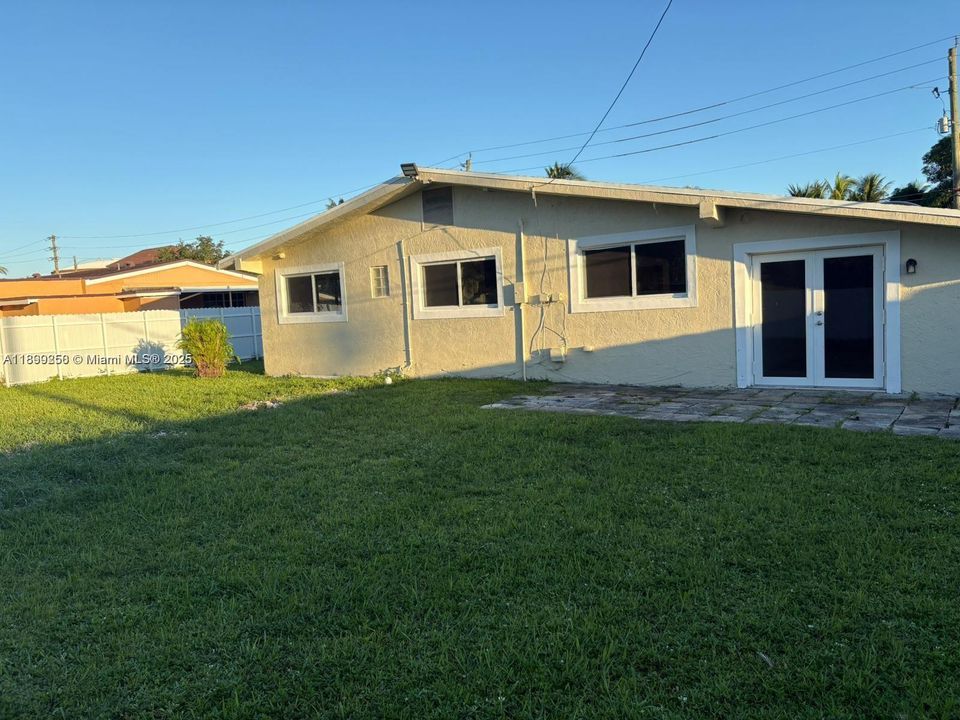 Recently Sold: $499,900 (4 beds, 2 baths, 1962 Square Feet)