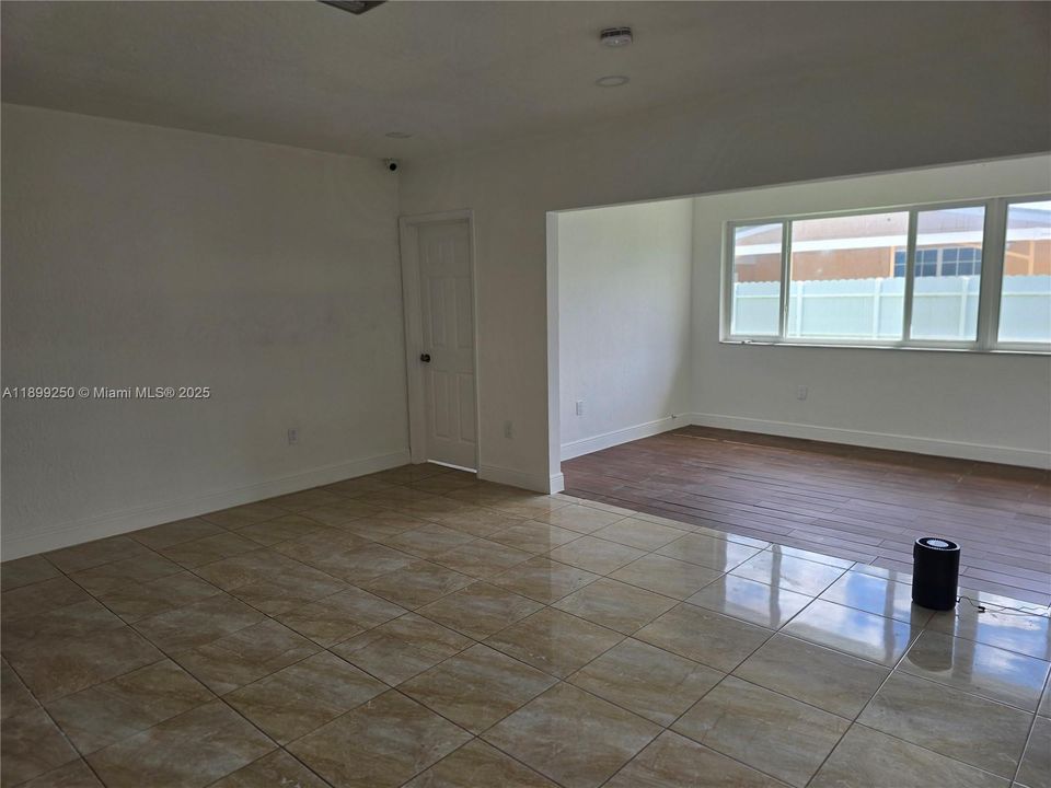 Recently Sold: $499,900 (4 beds, 2 baths, 1962 Square Feet)