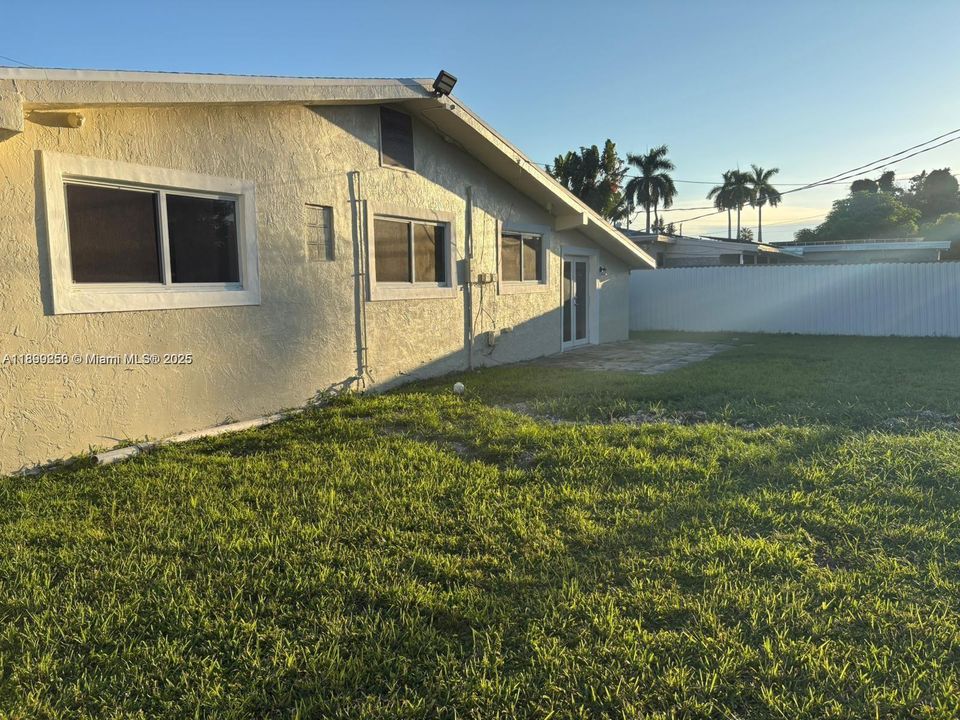 Recently Sold: $499,900 (4 beds, 2 baths, 1962 Square Feet)