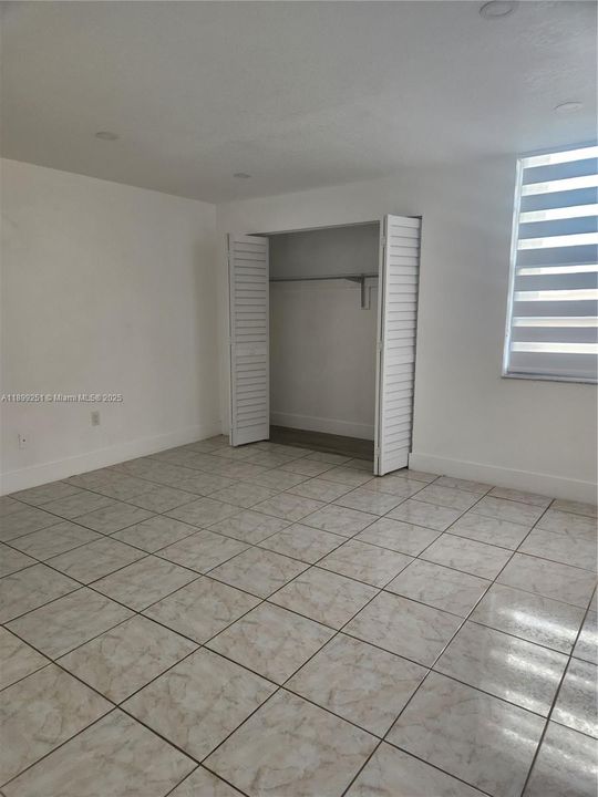 For Rent: $1,800 (1 beds, 1 baths, 873 Square Feet)