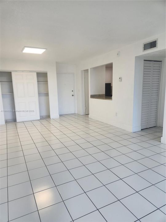 For Rent: $1,800 (1 beds, 1 baths, 873 Square Feet)