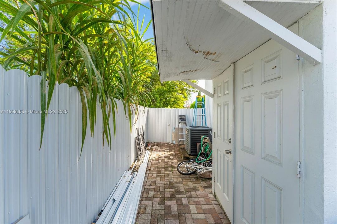 En Venta: $680,000 (3 camas, 2 baños, 1642 Pies cuadrados)