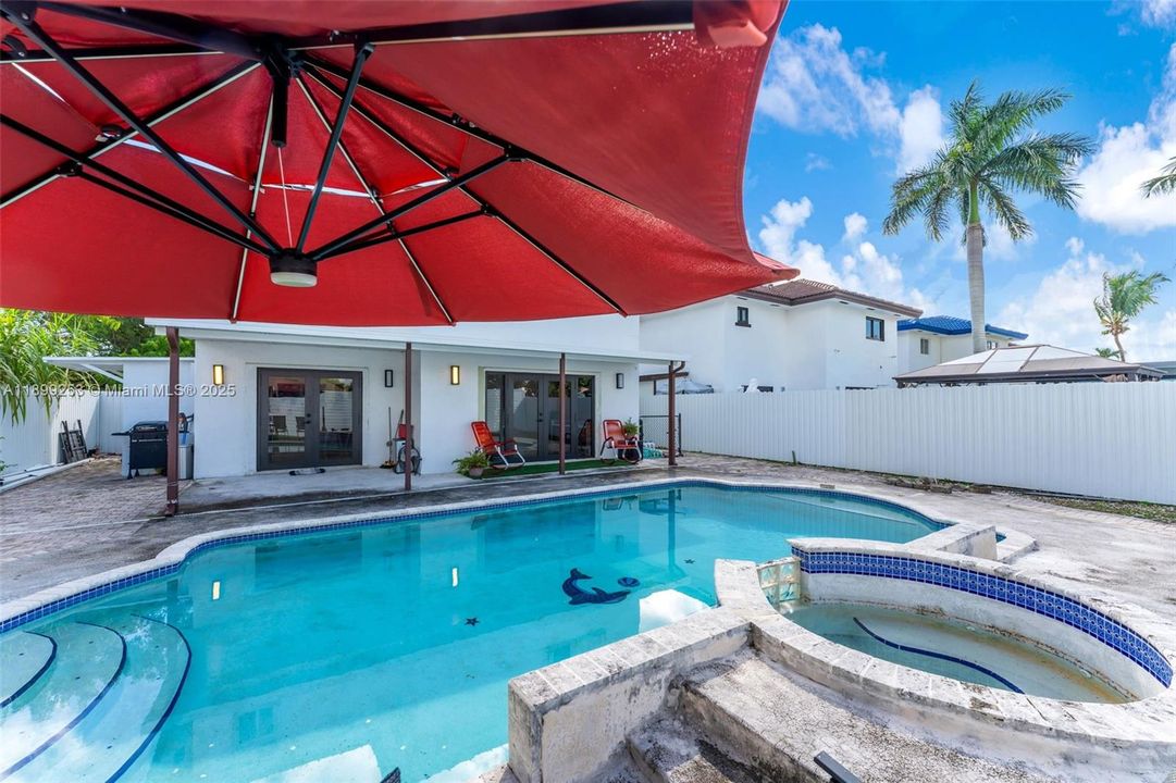 En Venta: $680,000 (3 camas, 2 baños, 1642 Pies cuadrados)