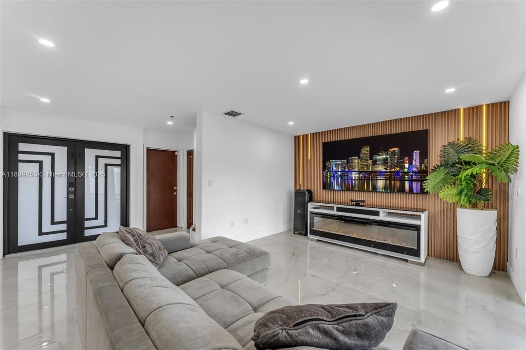 En Venta: $680,000 (3 camas, 2 baños, 1642 Pies cuadrados)