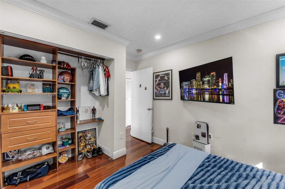 En Venta: $680,000 (3 camas, 2 baños, 1642 Pies cuadrados)