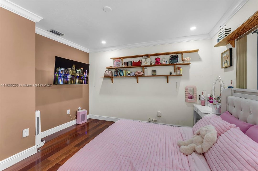 En Venta: $680,000 (3 camas, 2 baños, 1642 Pies cuadrados)