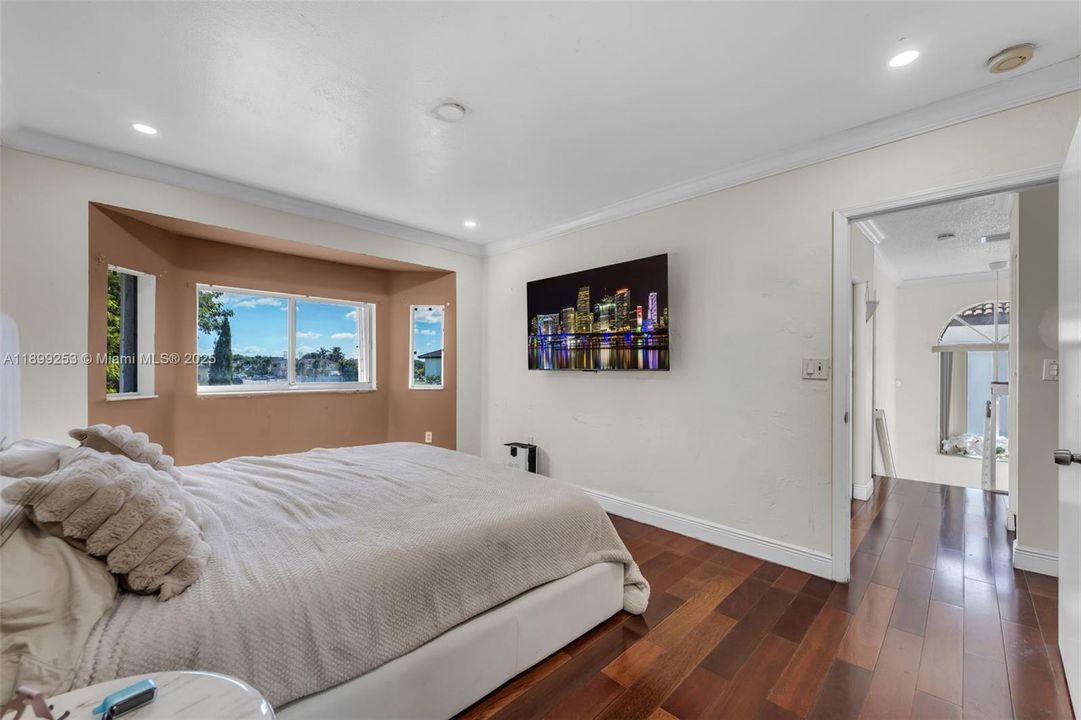 En Venta: $680,000 (3 camas, 2 baños, 1642 Pies cuadrados)