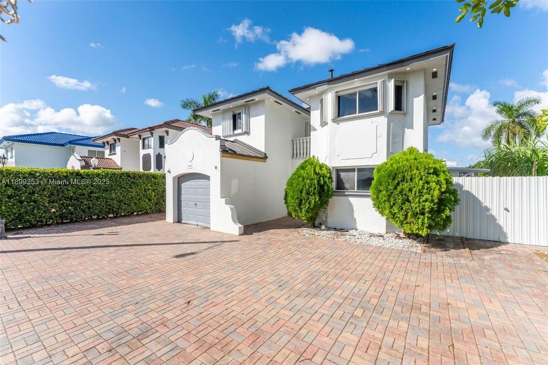 En Venta: $680,000 (3 camas, 2 baños, 1642 Pies cuadrados)