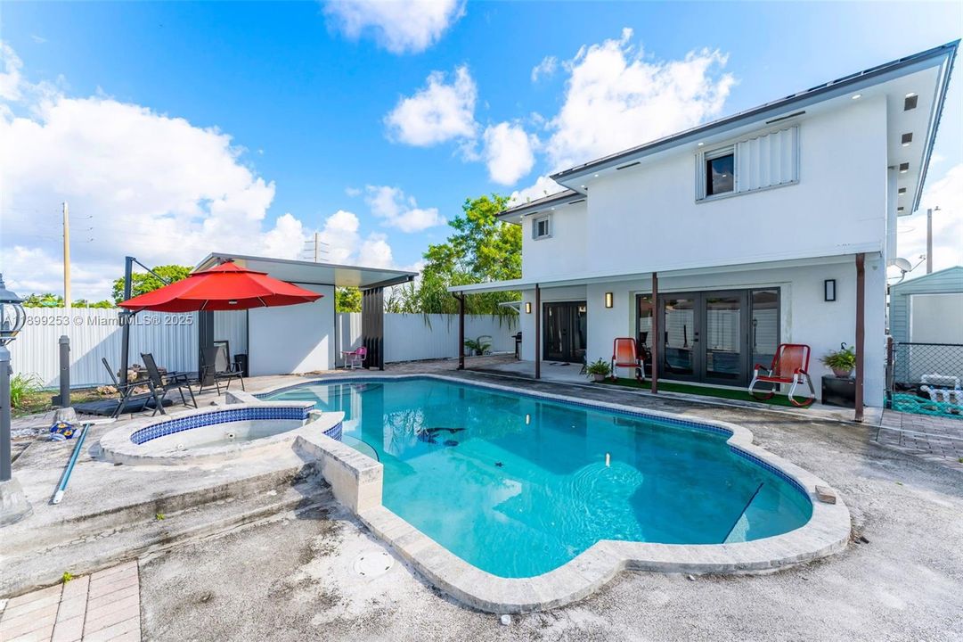 En Venta: $680,000 (3 camas, 2 baños, 1642 Pies cuadrados)