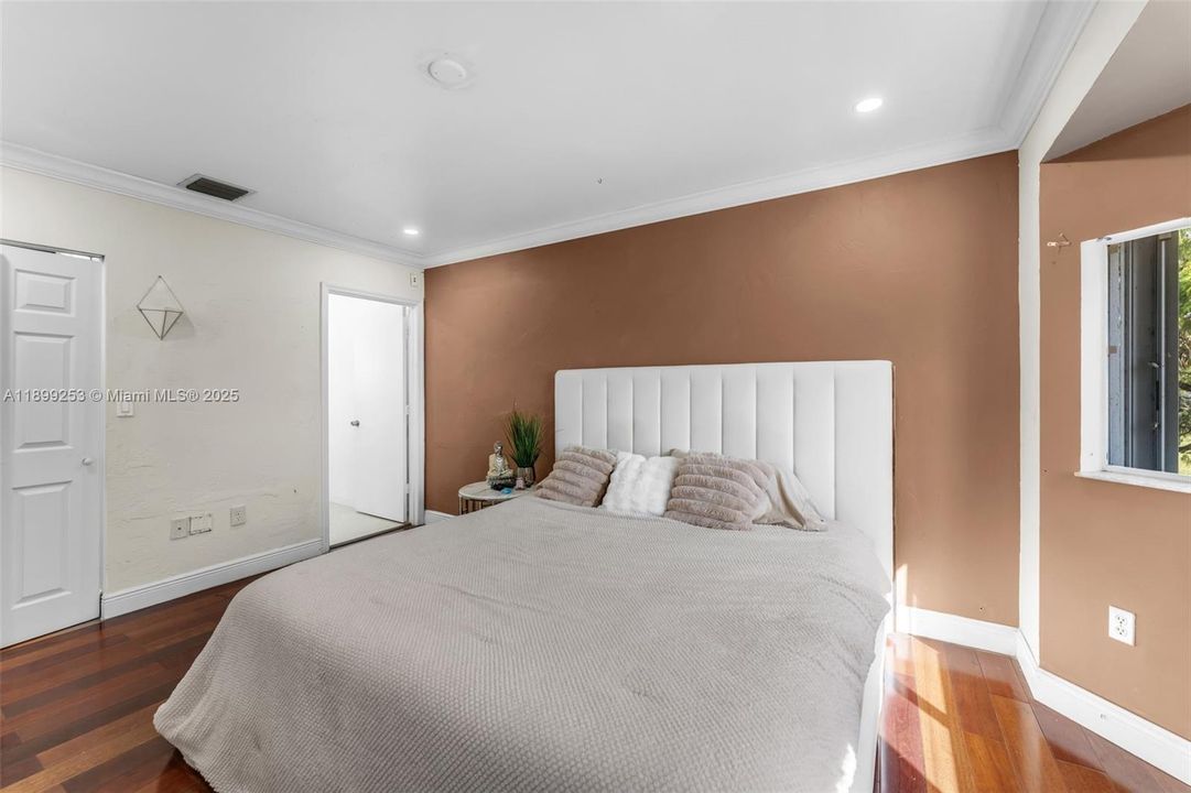 En Venta: $680,000 (3 camas, 2 baños, 1642 Pies cuadrados)