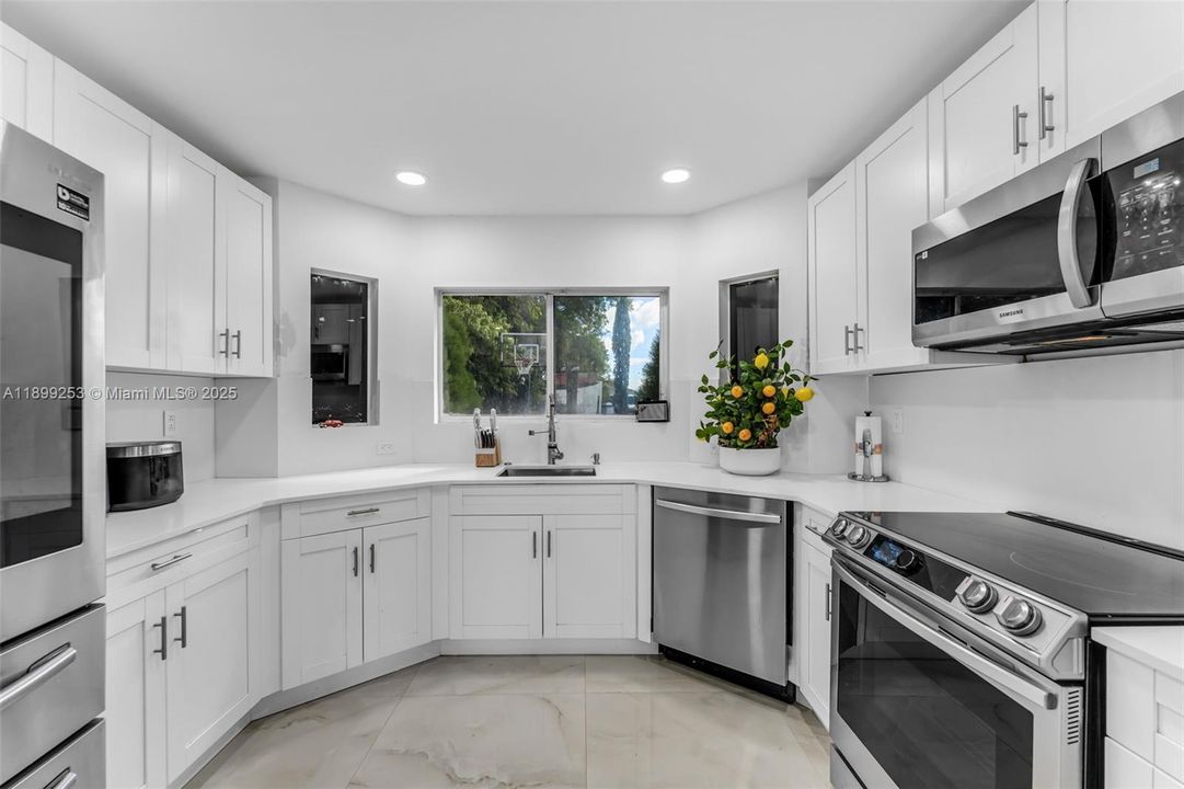 En Venta: $680,000 (3 camas, 2 baños, 1642 Pies cuadrados)