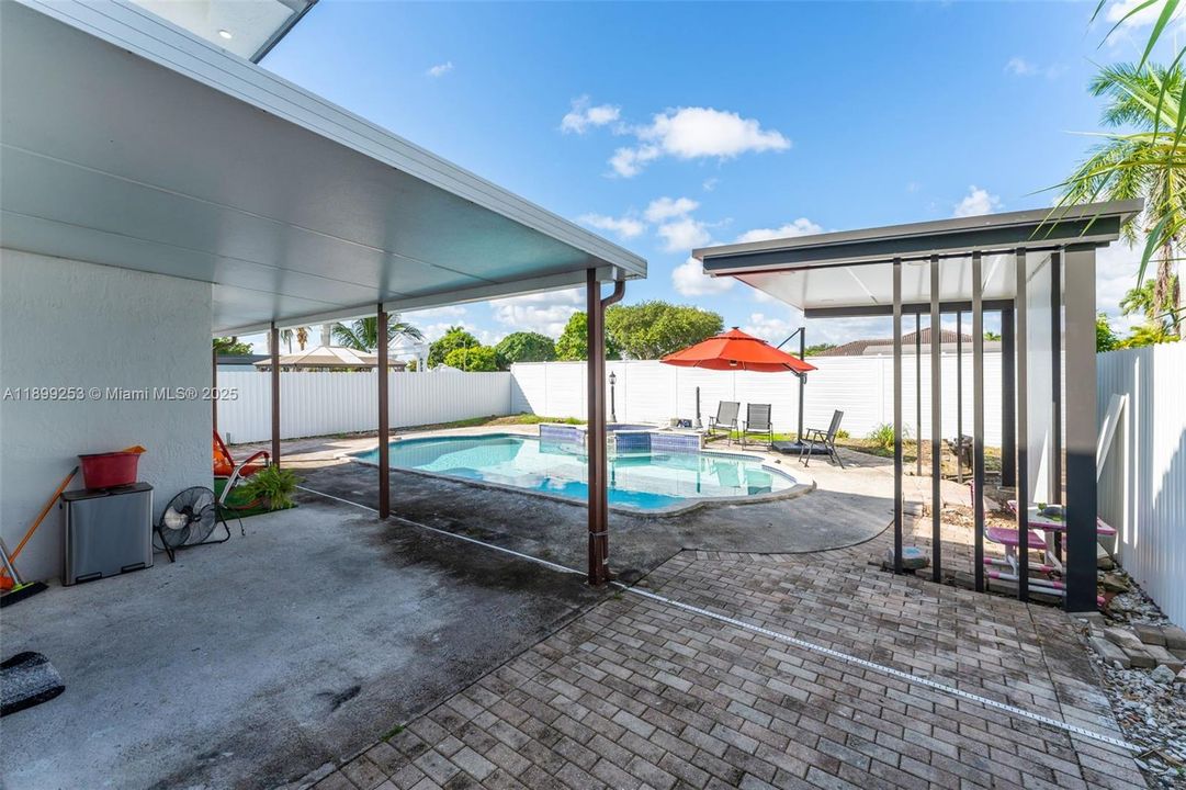 En Venta: $680,000 (3 camas, 2 baños, 1642 Pies cuadrados)