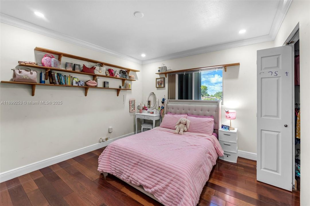 En Venta: $680,000 (3 camas, 2 baños, 1642 Pies cuadrados)