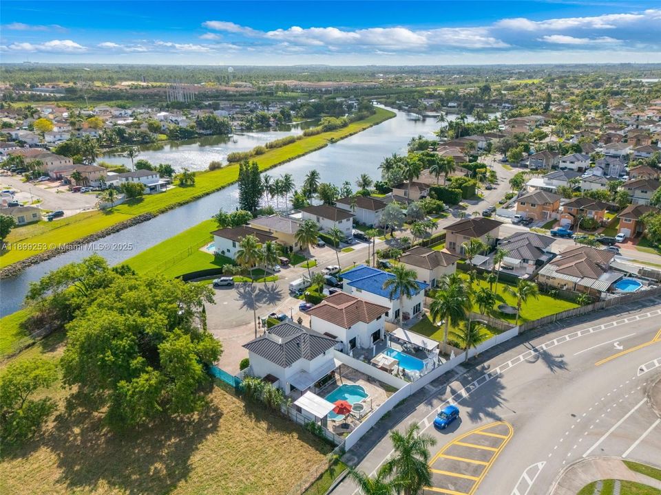 En Venta: $680,000 (3 camas, 2 baños, 1642 Pies cuadrados)