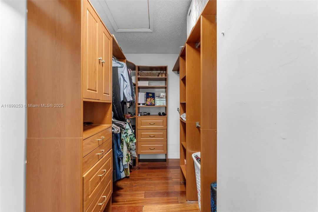 En Venta: $680,000 (3 camas, 2 baños, 1642 Pies cuadrados)