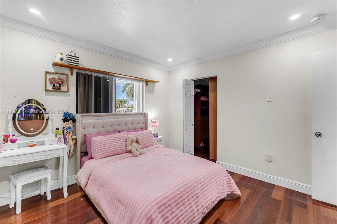 En Venta: $680,000 (3 camas, 2 baños, 1642 Pies cuadrados)