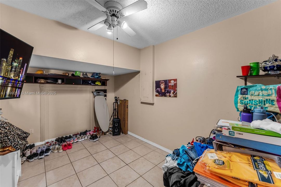 En Venta: $680,000 (3 camas, 2 baños, 1642 Pies cuadrados)