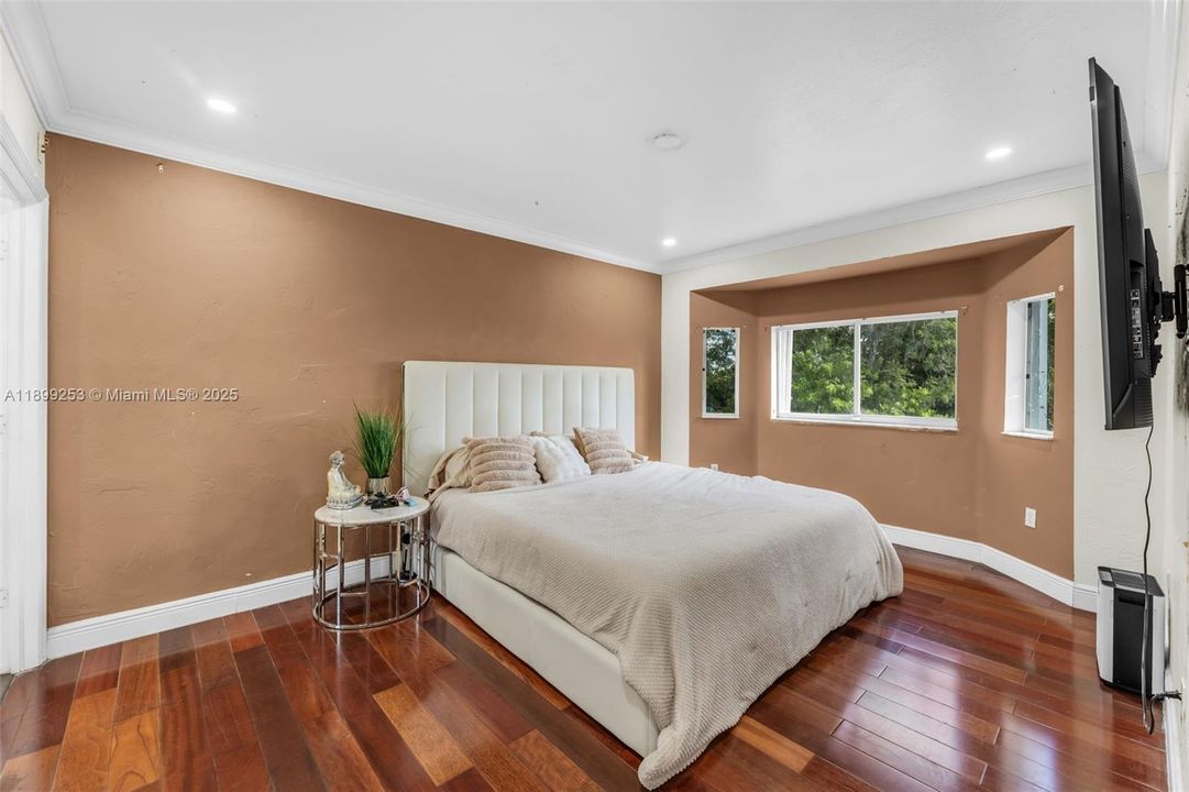 En Venta: $680,000 (3 camas, 2 baños, 1642 Pies cuadrados)