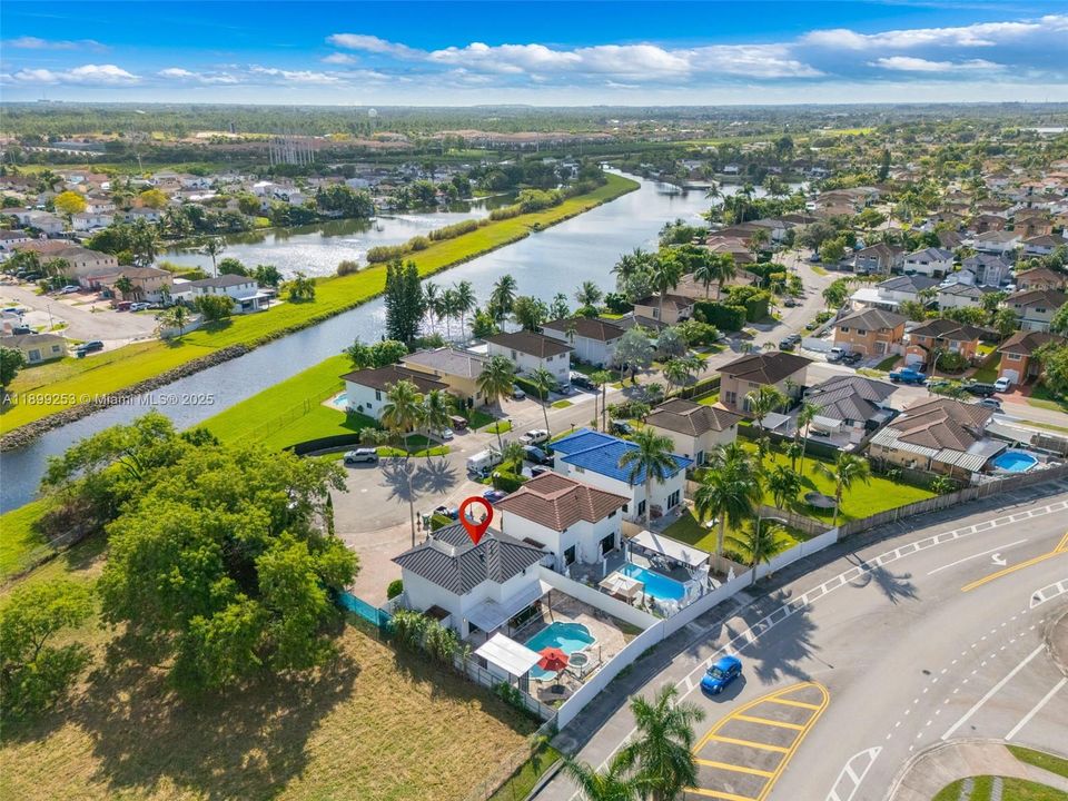 En Venta: $680,000 (3 camas, 2 baños, 1642 Pies cuadrados)