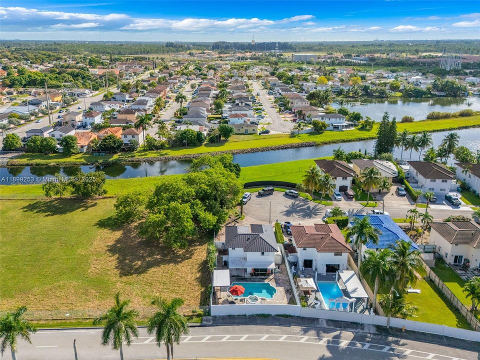 En Venta: $680,000 (3 camas, 2 baños, 1642 Pies cuadrados)