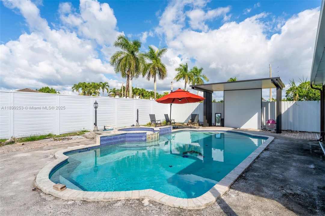 En Venta: $680,000 (3 camas, 2 baños, 1642 Pies cuadrados)