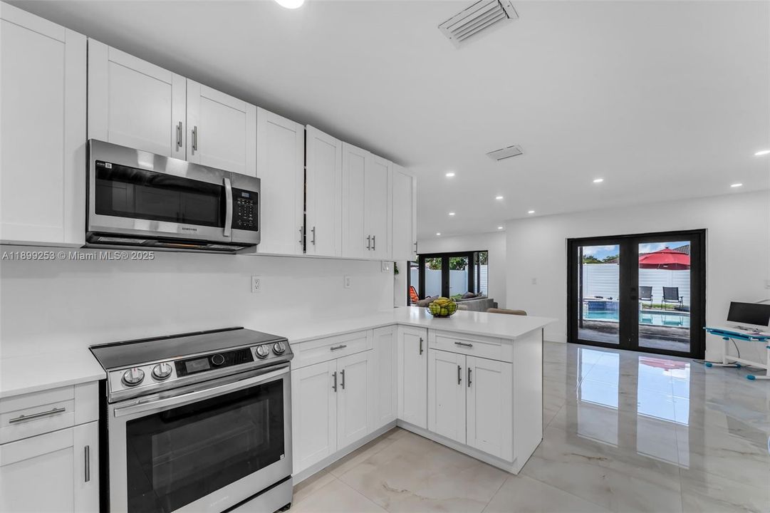 En Venta: $680,000 (3 camas, 2 baños, 1642 Pies cuadrados)