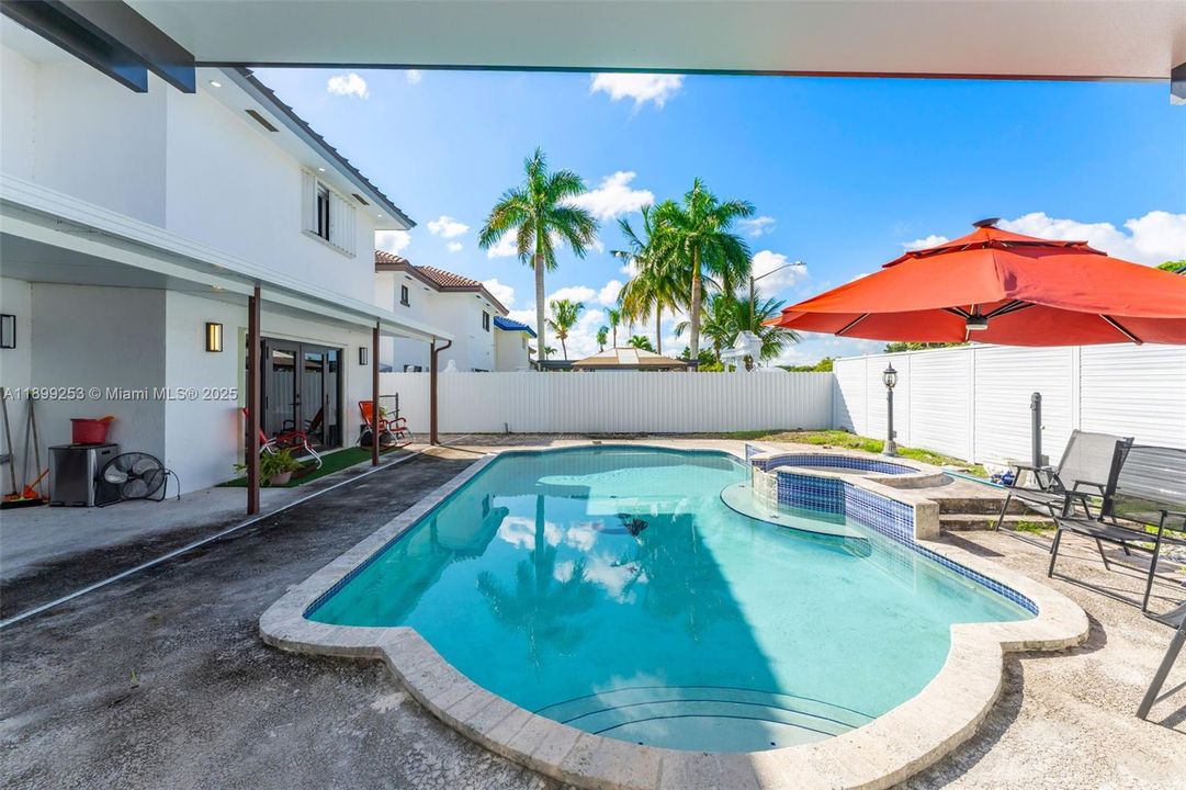 En Venta: $680,000 (3 camas, 2 baños, 1642 Pies cuadrados)