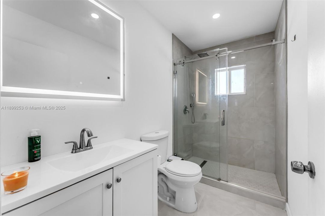 En Venta: $680,000 (3 camas, 2 baños, 1642 Pies cuadrados)