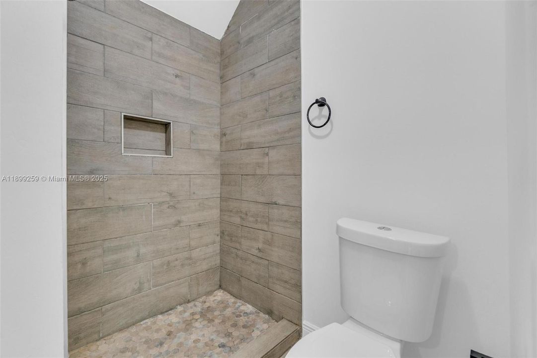 For Rent: $3,900 (4 beds, 4 baths, 1936 Square Feet)