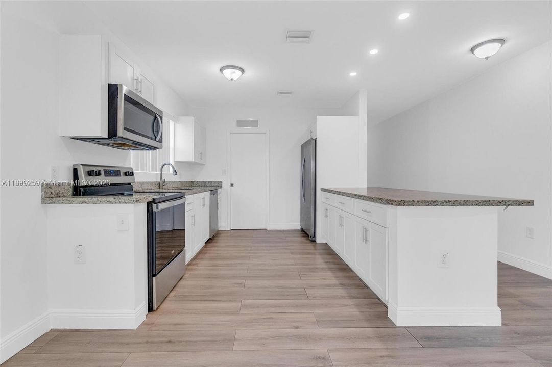 For Rent: $3,900 (4 beds, 4 baths, 1936 Square Feet)