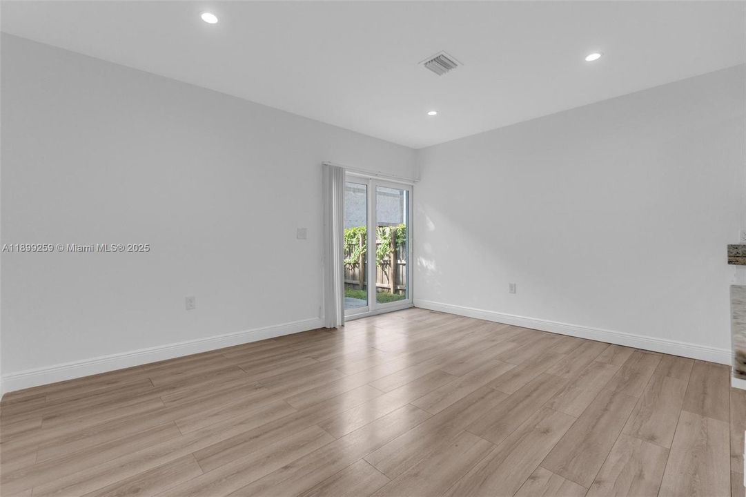 For Rent: $3,900 (4 beds, 4 baths, 1936 Square Feet)