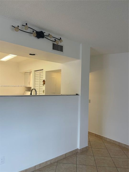 Recently Rented: $3,000 (3 beds, 2 baths, 1446 Square Feet)