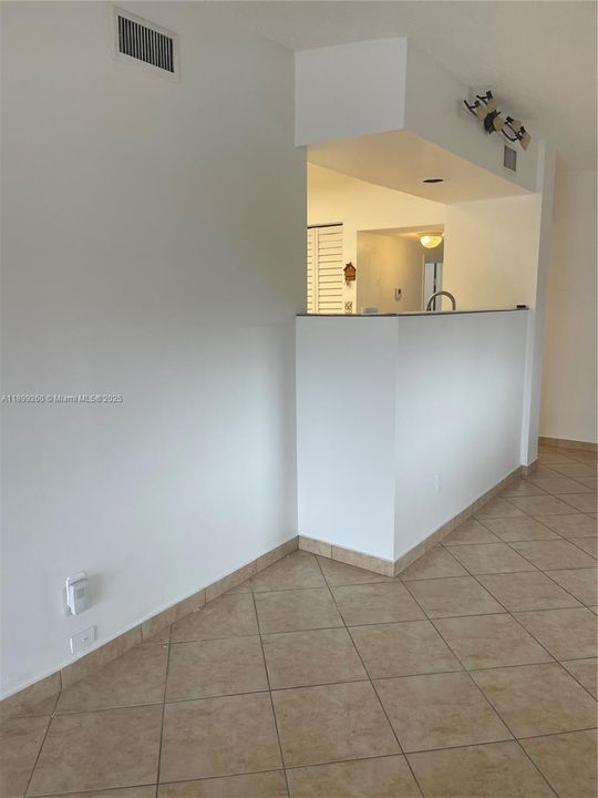 Recently Rented: $3,000 (3 beds, 2 baths, 1446 Square Feet)