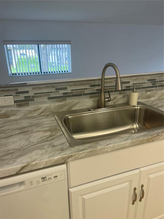 Recently Rented: $3,000 (3 beds, 2 baths, 1446 Square Feet)