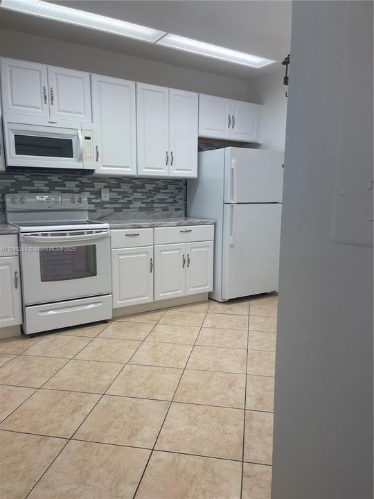 Recently Rented: $3,000 (3 beds, 2 baths, 1446 Square Feet)