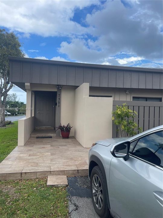 Recently Rented: $3,000 (3 beds, 2 baths, 1446 Square Feet)