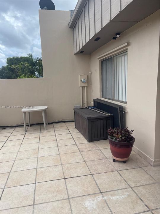 Recently Rented: $3,000 (3 beds, 2 baths, 1446 Square Feet)