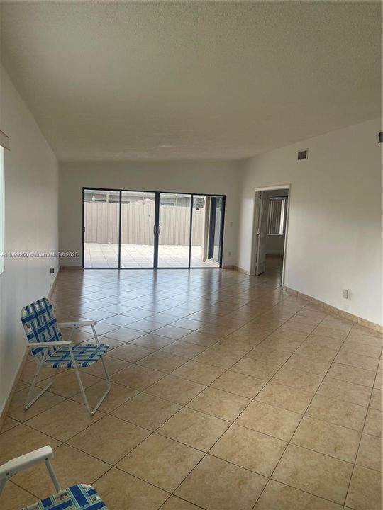 Recently Rented: $3,000 (3 beds, 2 baths, 1446 Square Feet)