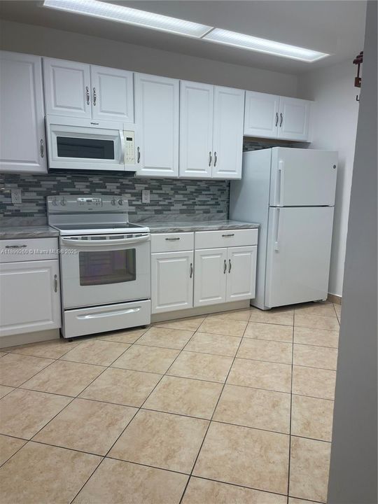 Recently Rented: $3,000 (3 beds, 2 baths, 1446 Square Feet)