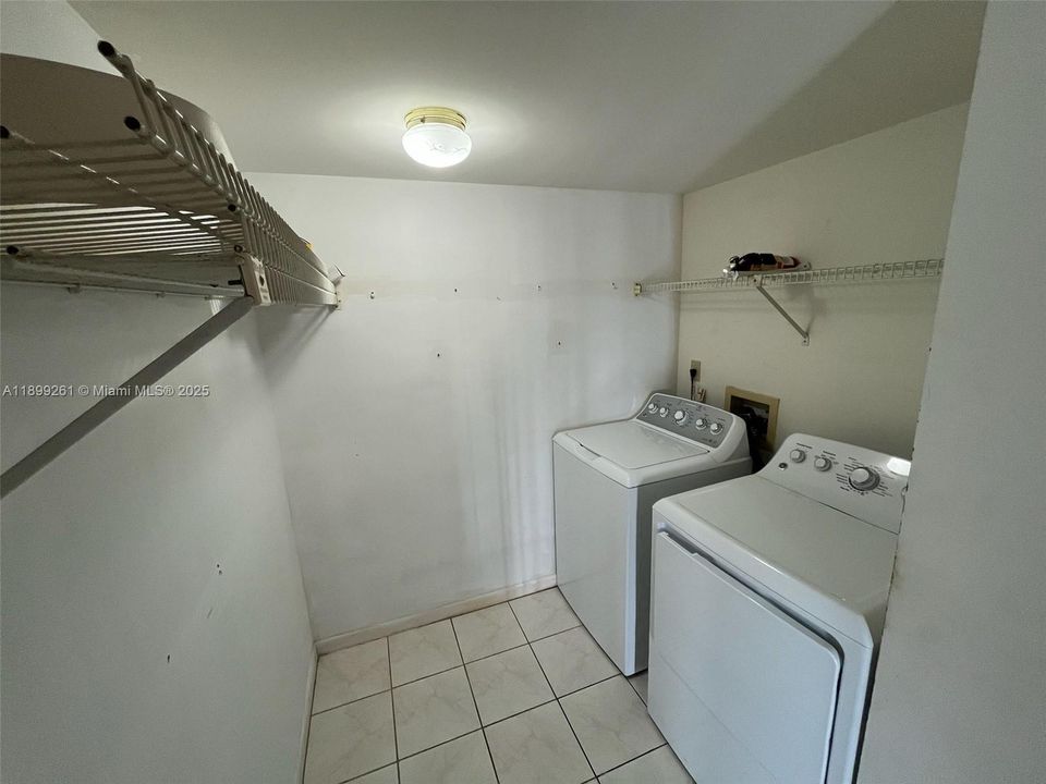 For Sale: $189,000 (2 beds, 2 baths, 1111 Square Feet)