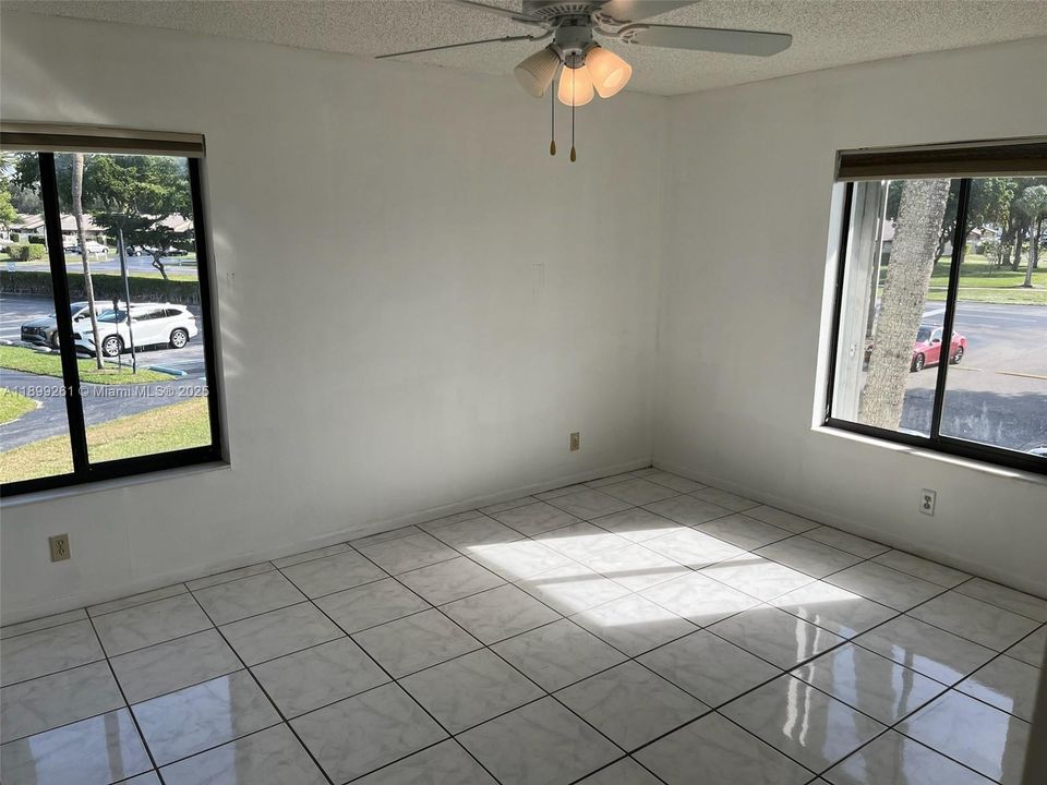 For Sale: $189,000 (2 beds, 2 baths, 1111 Square Feet)
