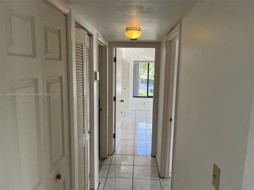 For Sale: $189,000 (2 beds, 2 baths, 1111 Square Feet)