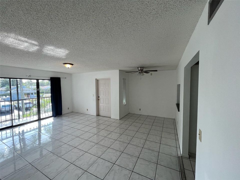 For Sale: $189,000 (2 beds, 2 baths, 1111 Square Feet)