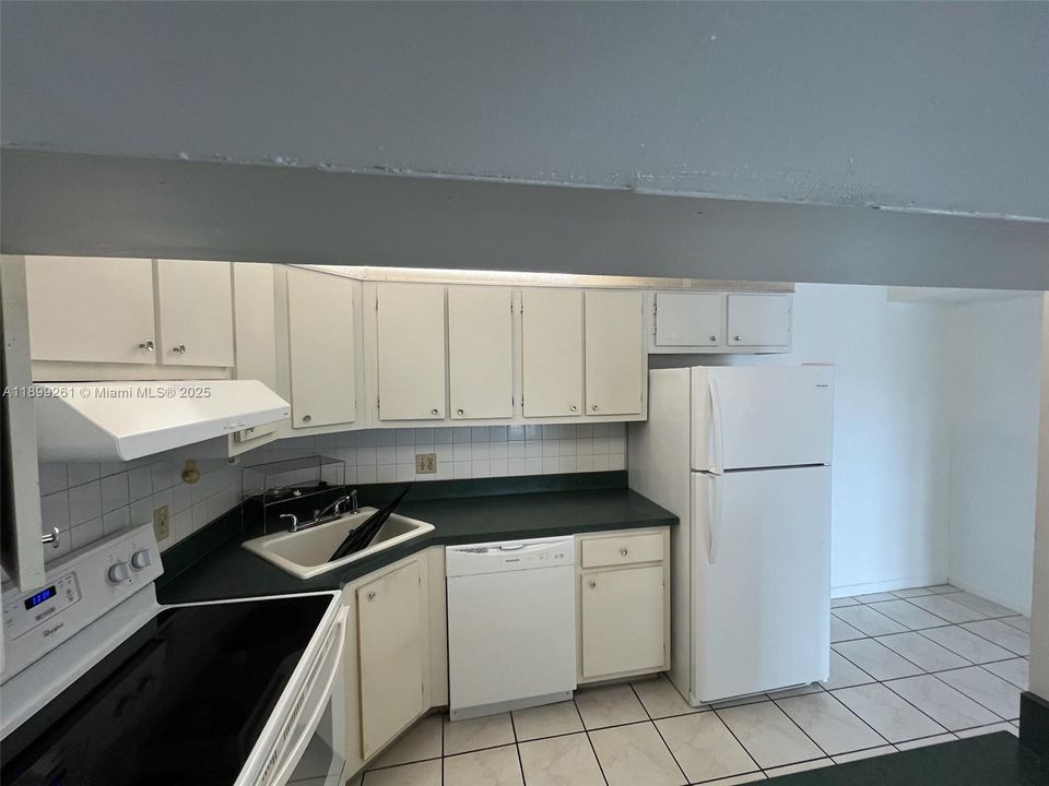 For Sale: $189,000 (2 beds, 2 baths, 1111 Square Feet)