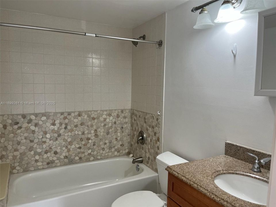 For Sale: $189,000 (2 beds, 2 baths, 1111 Square Feet)