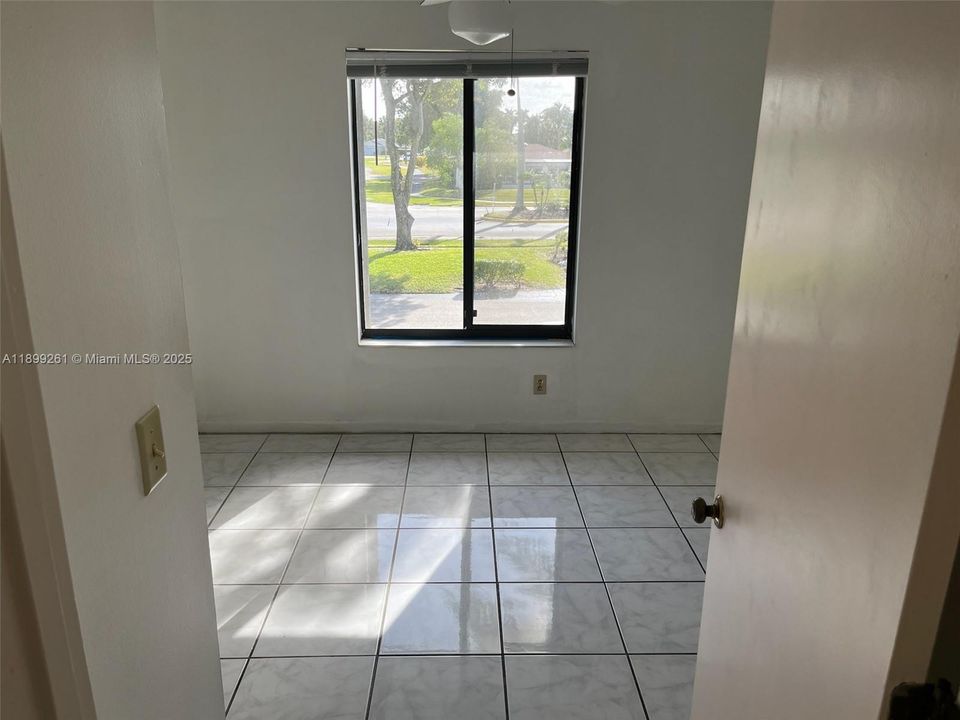 For Sale: $189,000 (2 beds, 2 baths, 1111 Square Feet)