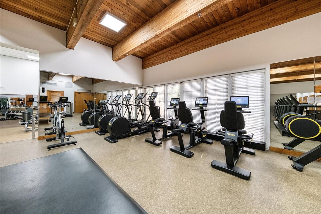 На продажу: $440,000 (2 спален, 2 ванн, 1268 Квадратных фут)