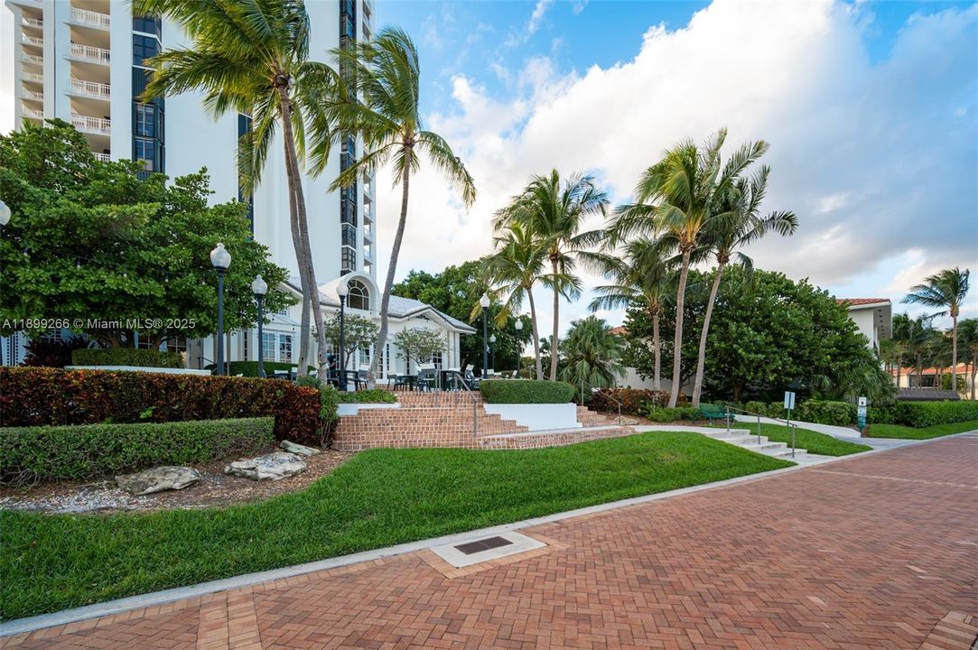 На продажу: $440,000 (2 спален, 2 ванн, 1268 Квадратных фут)